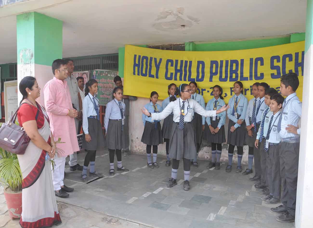 holi child