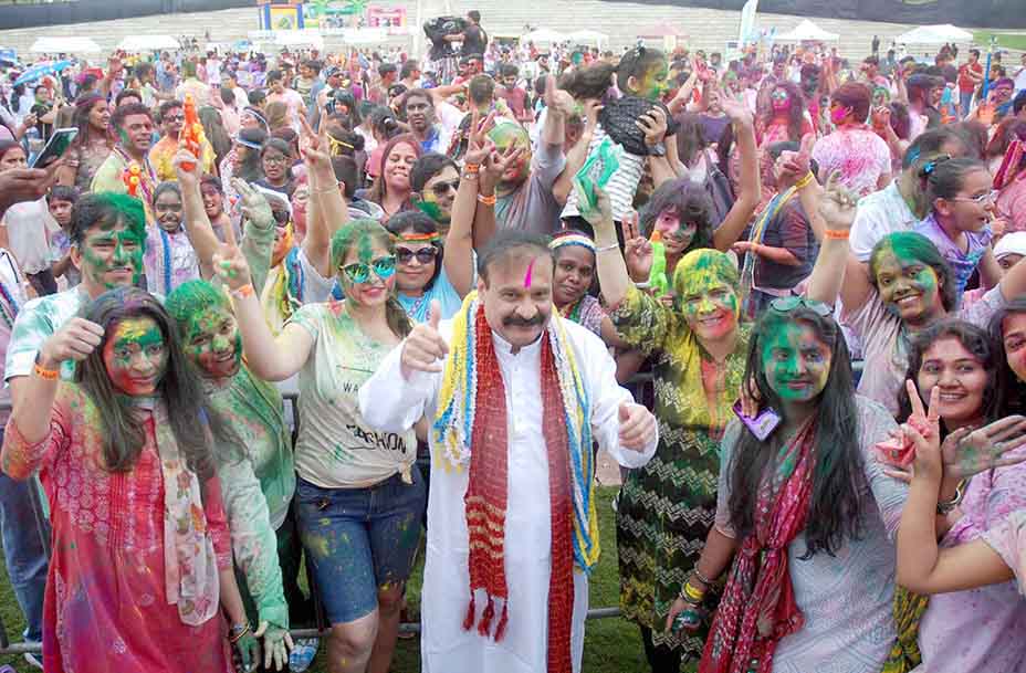 Grand Holi Celebrations in Dubai with Bollywood Dance Tracks Newsstudio18
